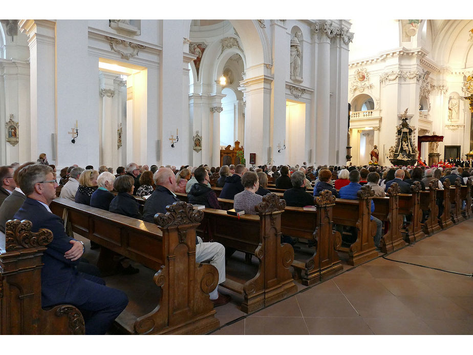 Abschlussvesper der Bischofskonferenz mit Austeilung des Bonifatiussegens (Foto: Karl-Franz Thiede)